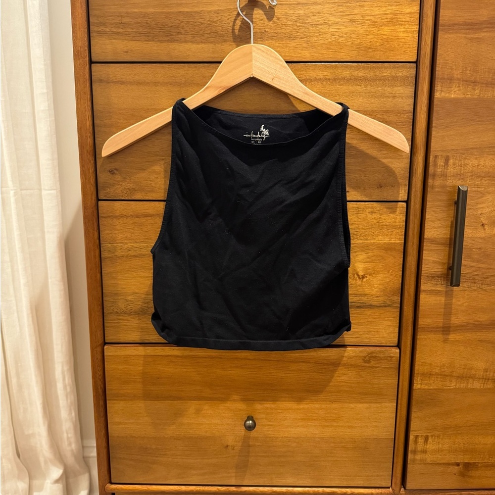 black cropped tank top